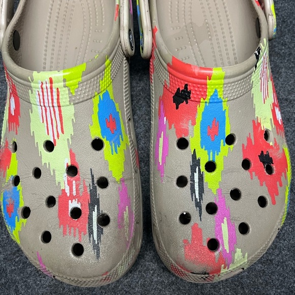 CROCS Ikat Classic Clogs mushroom brown multicolor  M-12 W-10 - Picture 3 of 9